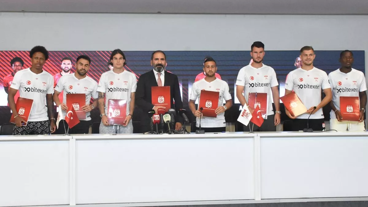 Sivasspor 7 futbolcuyla sözleşme imzaladı