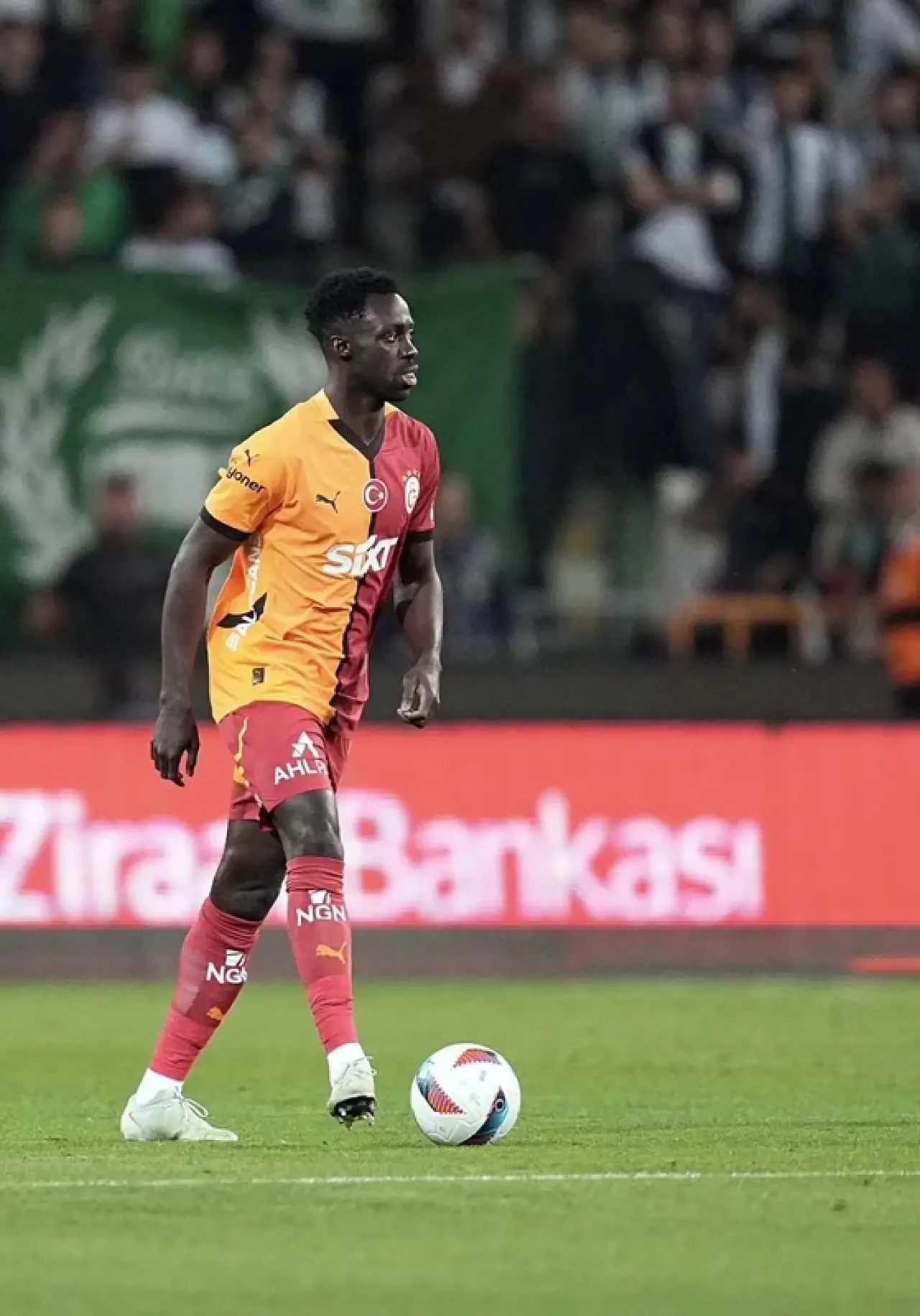 Galatasaray, 19 milyon euro değerindeki yıldızının sözleşmesini uzatmaya hazırlanıyor! 4