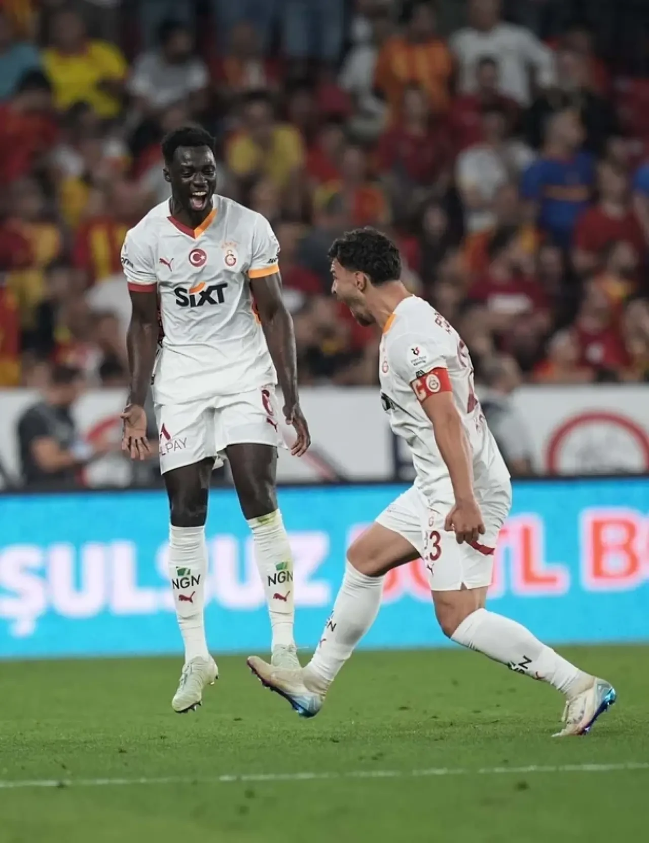 Galatasaray, 19 milyon euro değerindeki yıldızının sözleşmesini uzatmaya hazırlanıyor! 1