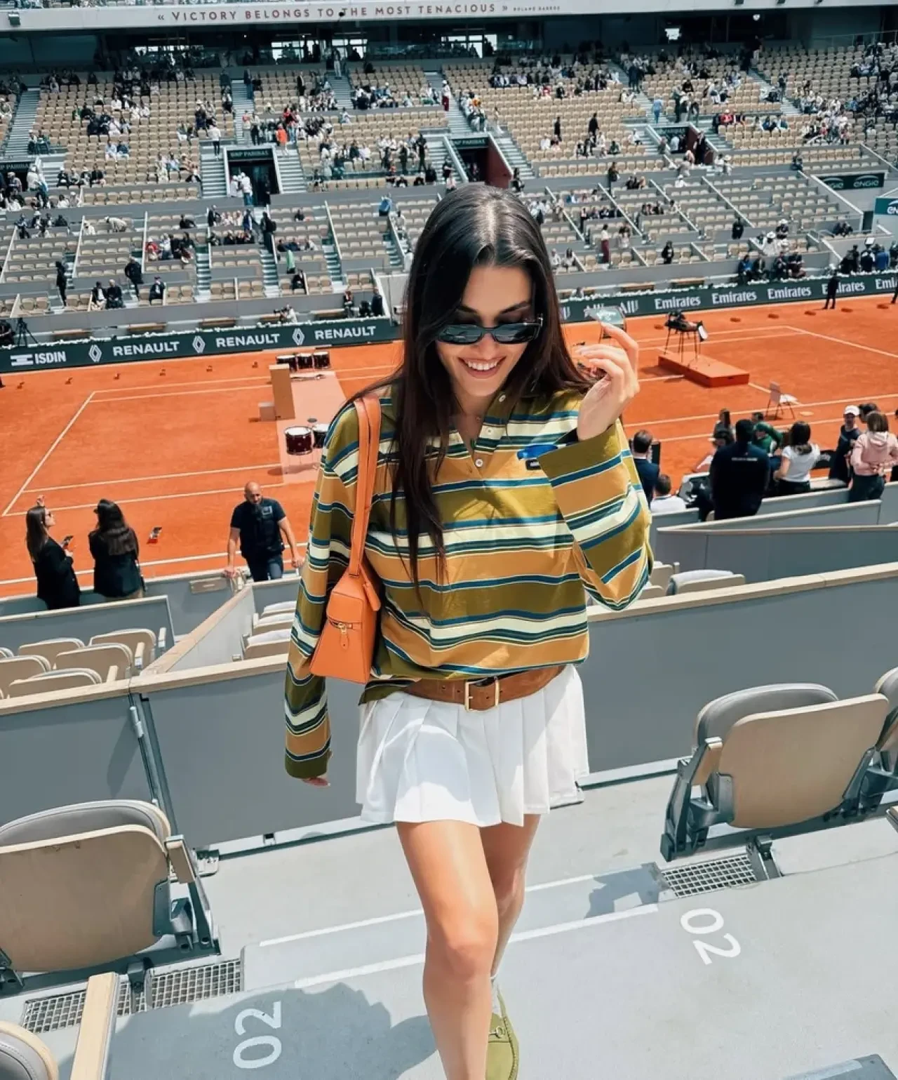 Hande Erçel'in Roland Garros'daki Şıklığı: Fiyatı İddialı! 1
