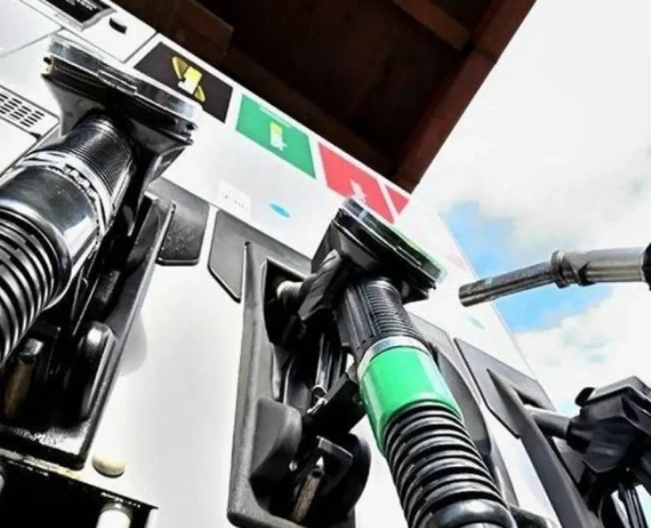 Araç sahipleri dikkat: Benzine zam mı geldi: İşte 25 Mart Salı güncel akaryakıt fiyatları | TC Lira