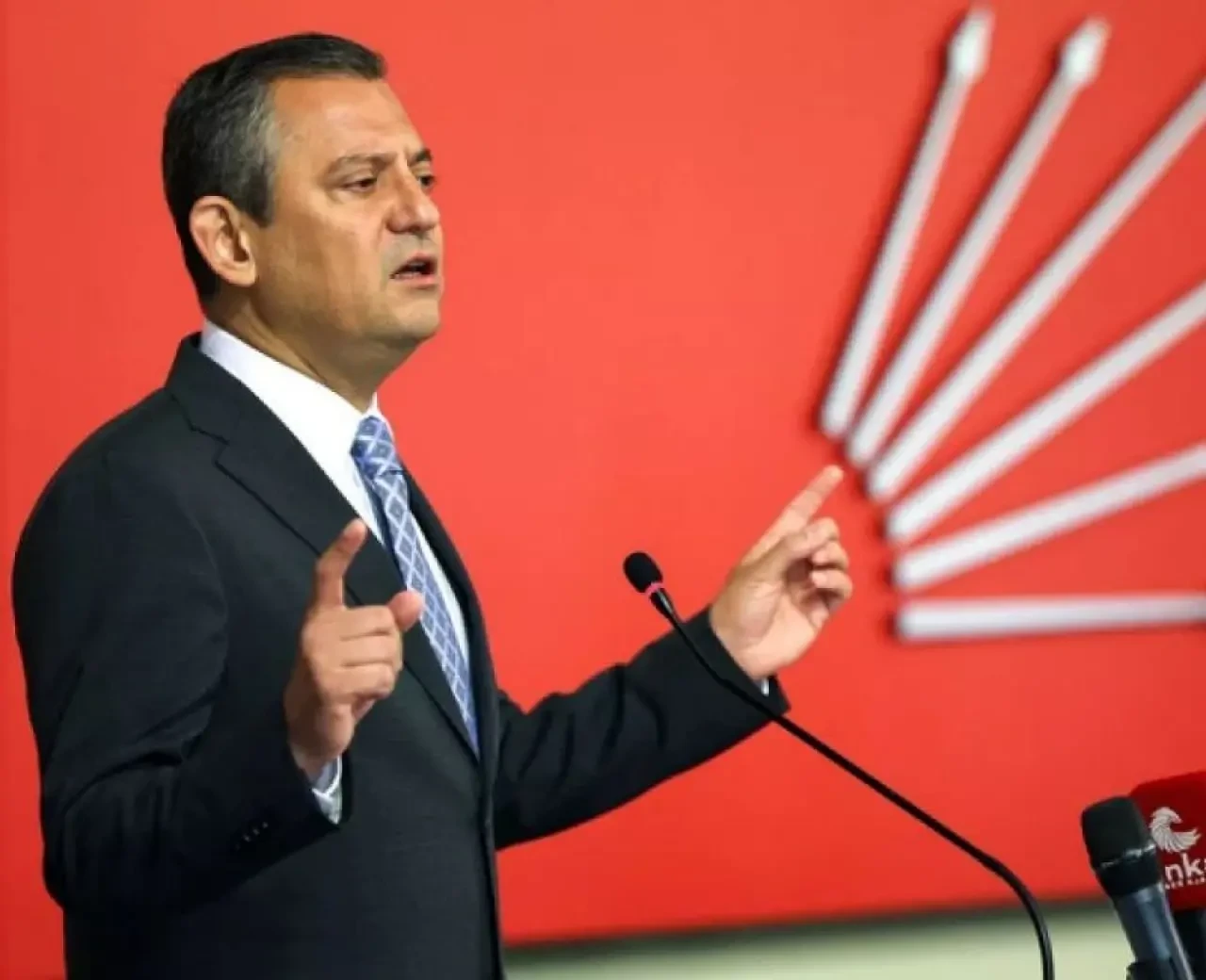 CHP lideri Özel: Ekrem İmamoğlu'nun tutuklanması ekonomiyi dibe batırır | TC Lira