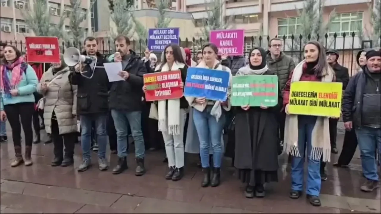 Mahkemeden mülakat ayıbına 7. yürütmeyi durdurma kararı