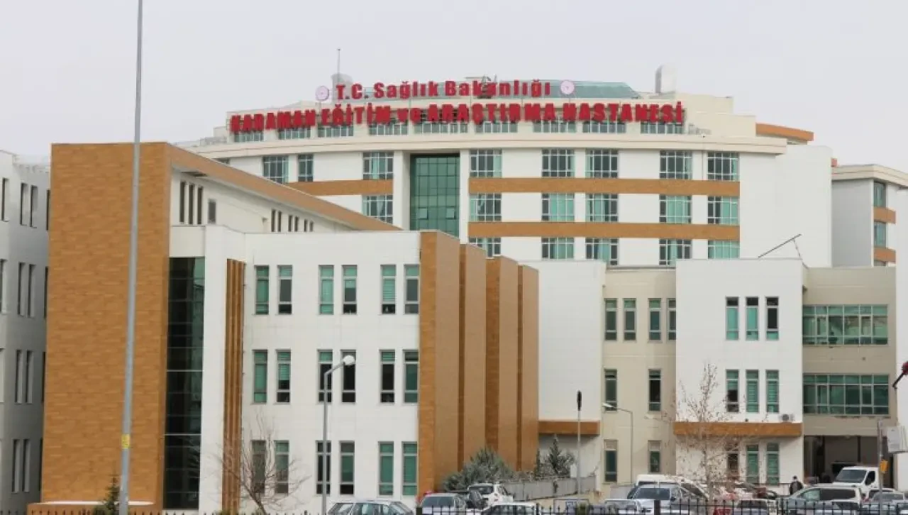 14 Yaşındaki Kız Hastane Tuvaletinde Doğum Yaptı, Bebeğini Çöpe Attı!