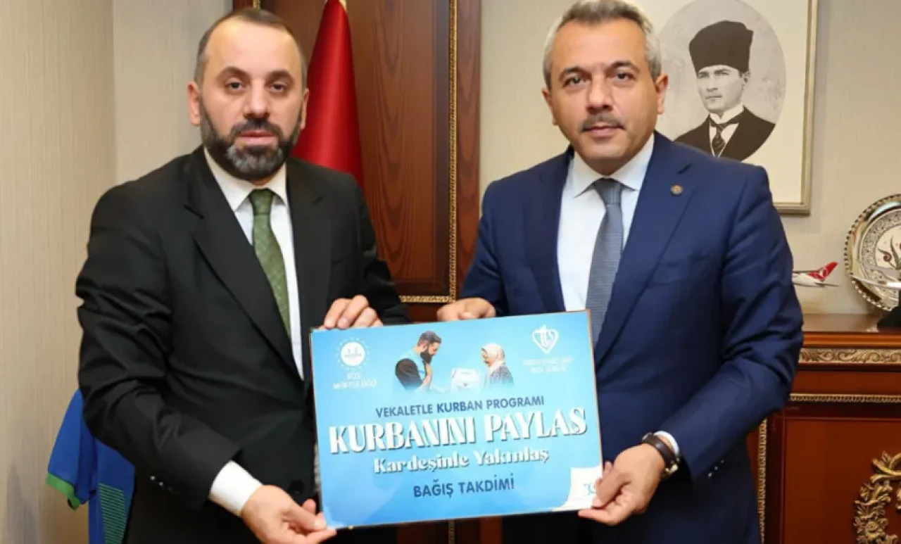 Rize Valisi Baydaş, Kurbanını TDV'ye Bağışladı
