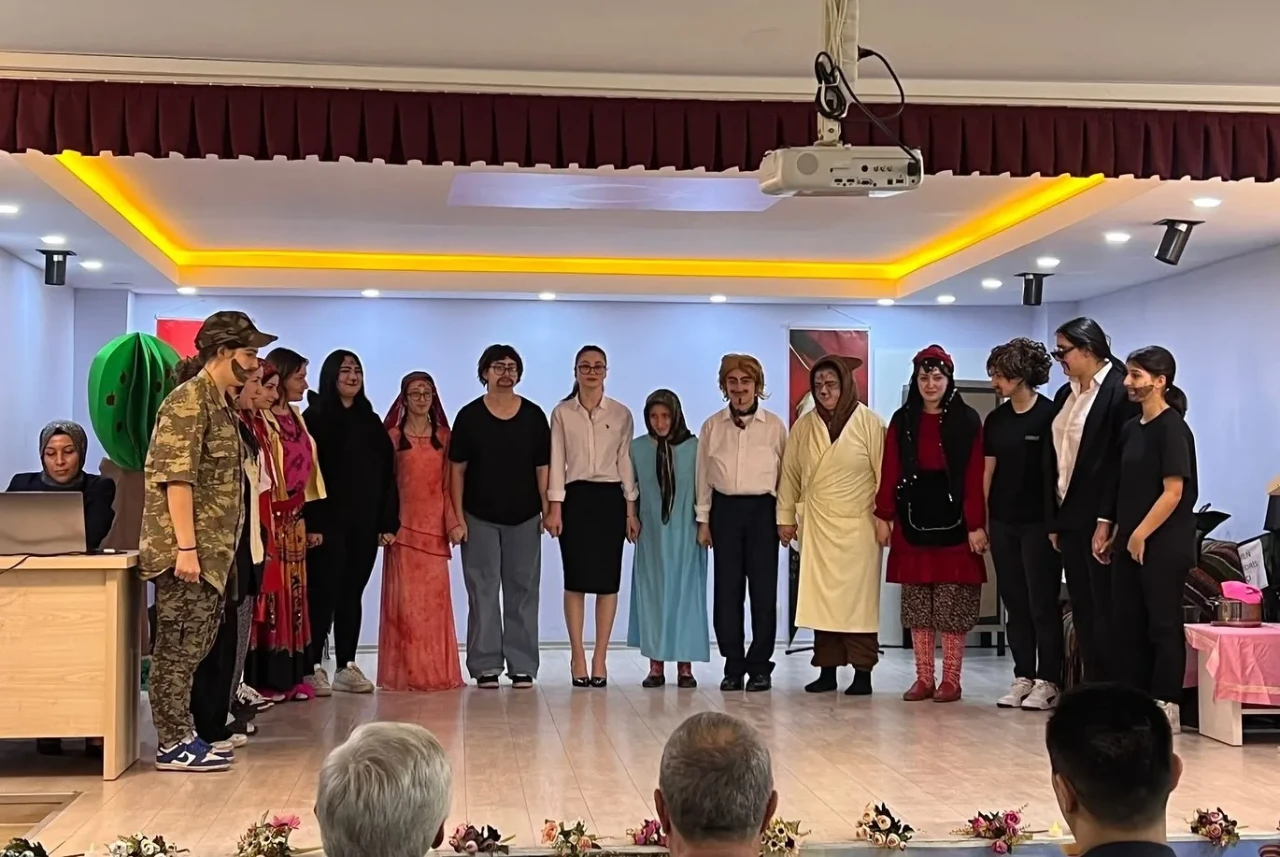 Pazar Belediyesi, Turizm Haftası'nda Kız Kulesi'nde zengin kültürel program düzenledi