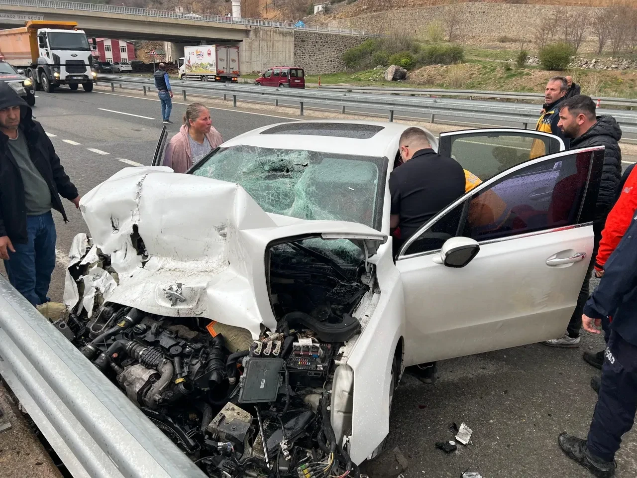 Gümüşhane'de trafik kazasında 2 kişi yaralandı