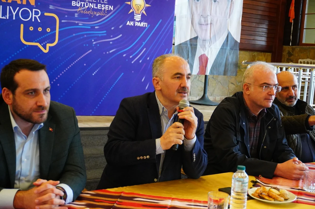 Rize Belediye Başkanı Metin, Taşlıdere'de halkla buluşup talepleri yanıtladı.