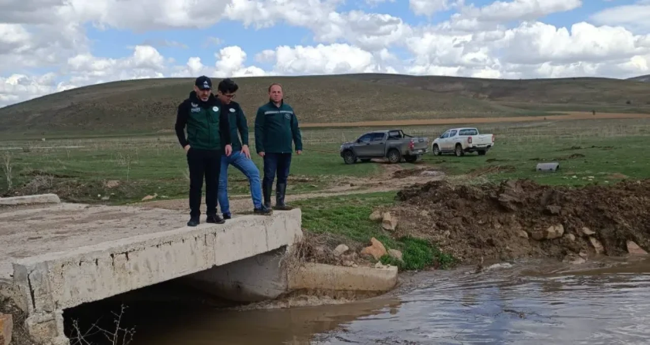 DSİ, Bayburt'ta ani kar erimelerini izleyerek iklim değişikliği etkilerini değerlendiriyor.