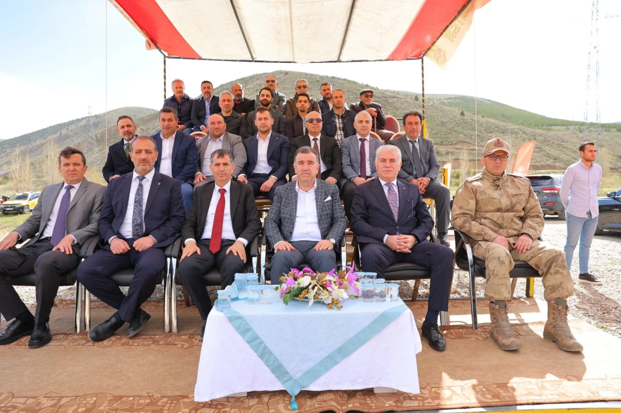 Bayburt'ta Modern Atlı Cirit Sahası'nın Temeli Atıldı!