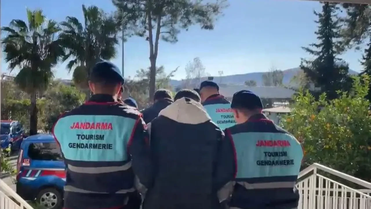 Kadın profili kullanıp açtıkları sahte hesaplarla 500 milyon liralık vurgun yaptılar