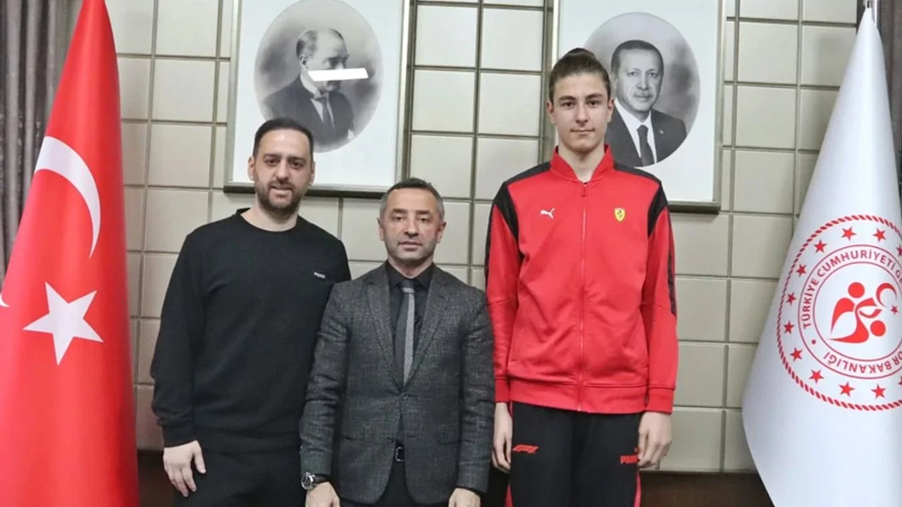 Rize Yüzmede de Sahalarda: Mehmet Akın Kaya’dan Gururlandıran Başarı!