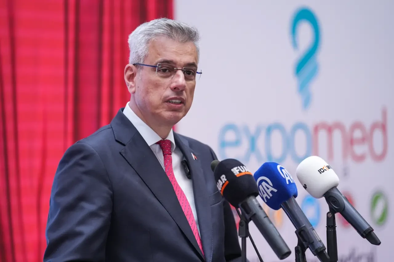 Sağlık Bakanı, 37 bin kadro ile personel alımını duyurdu! Mayıs'ta 19 bin, Eylül'de 18 bin ilan edilecek.