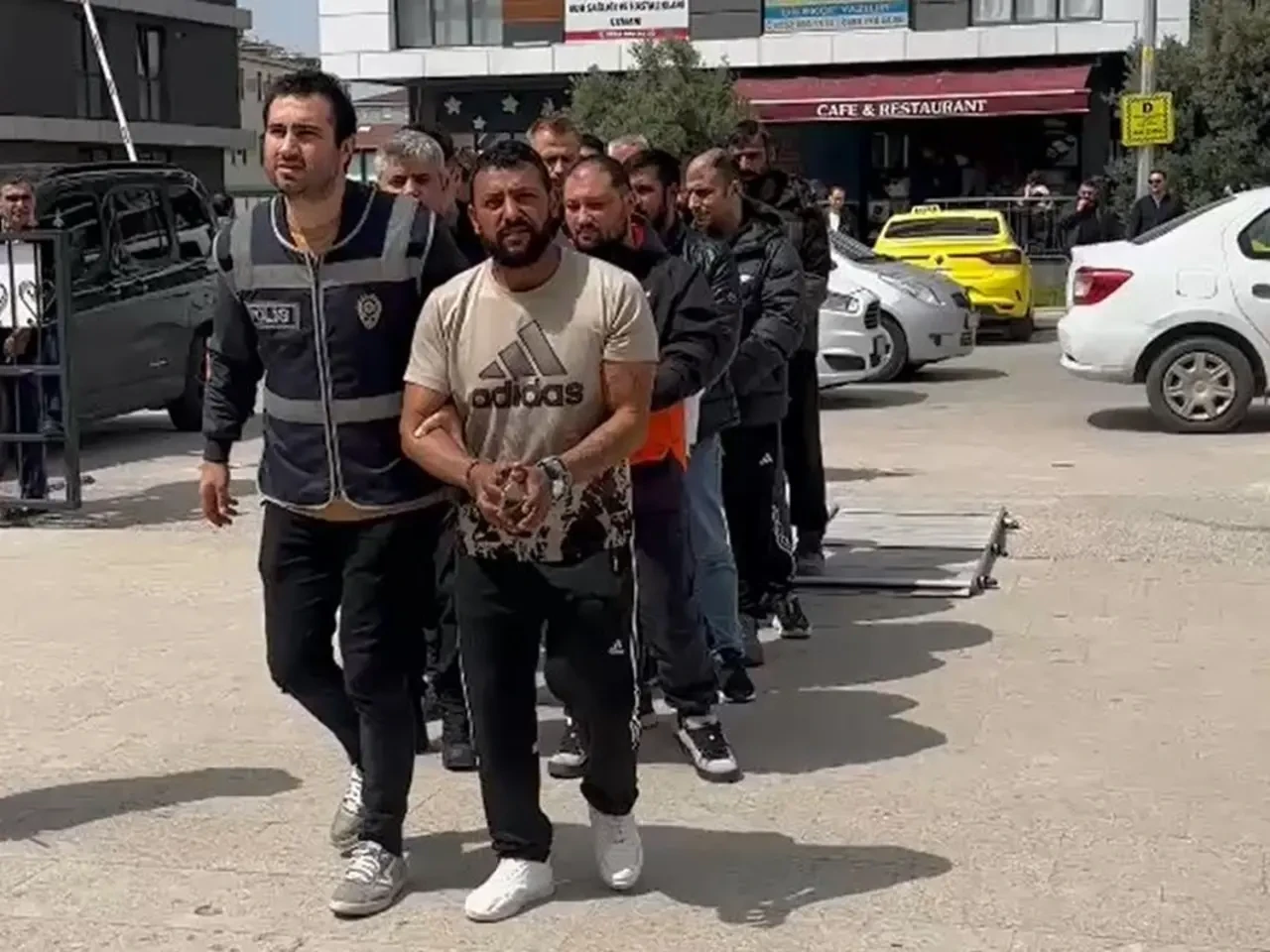 Edirne'de eş zamanlı operasyon! Firari 7 hükümlü yakalandı