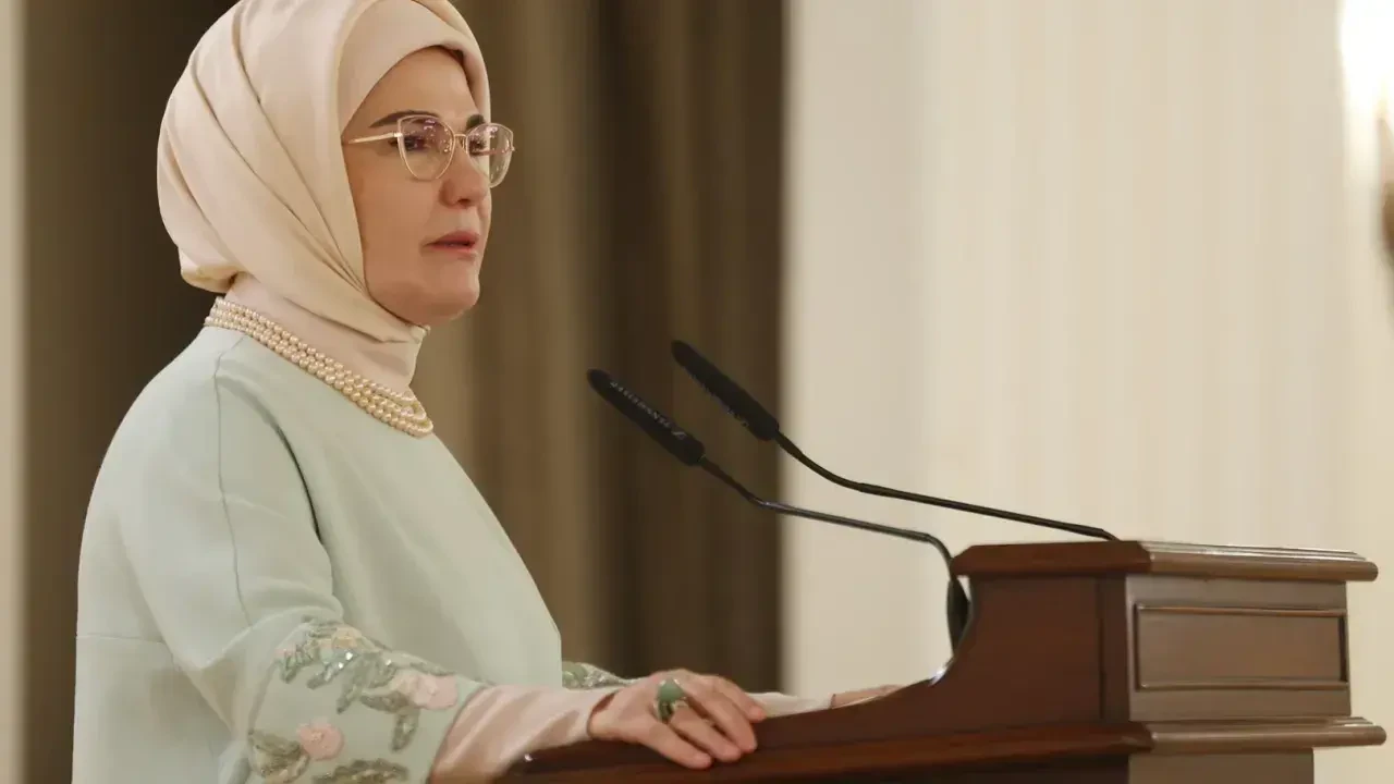 Emine Erdoğan'dan 23 Nisan Ulusal Egemenlik ve Çocuk Bayramı mesajı
