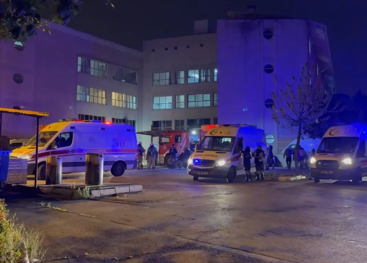 Huzurevinde çıkan yangın söndürüldü! 17 kişi hastaneye kaldırıldı