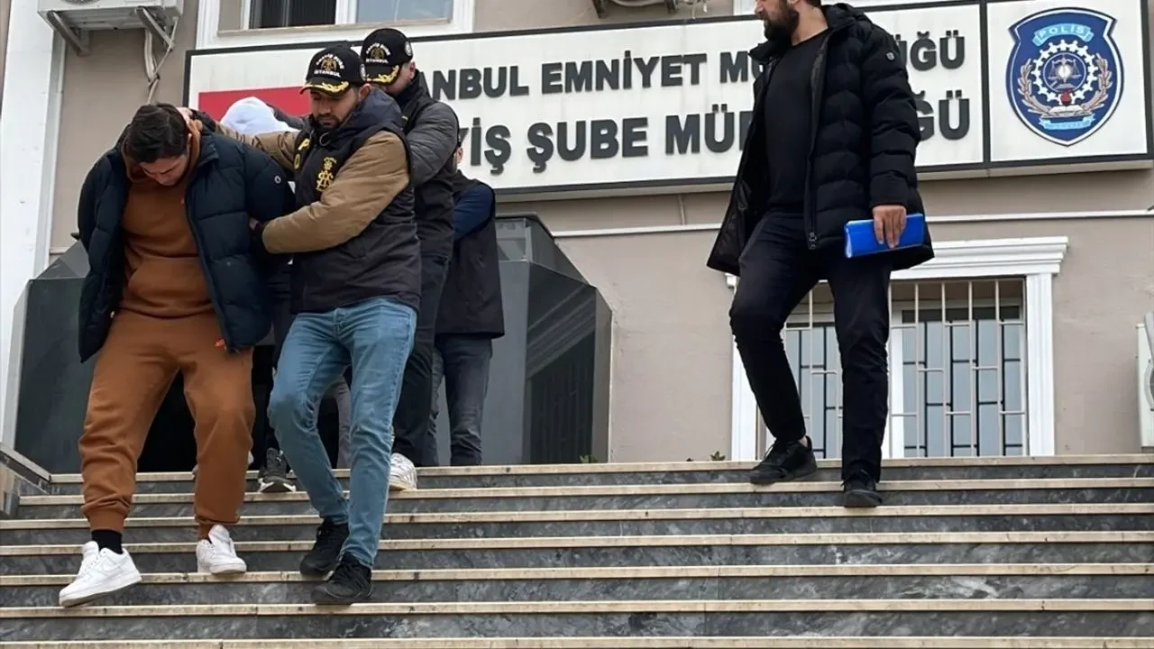 İstanbul'da Dolandırıcılık Operasyonu: 5 Zanlı Tutuklandı! 1 Zanlı Rize'den çıktı