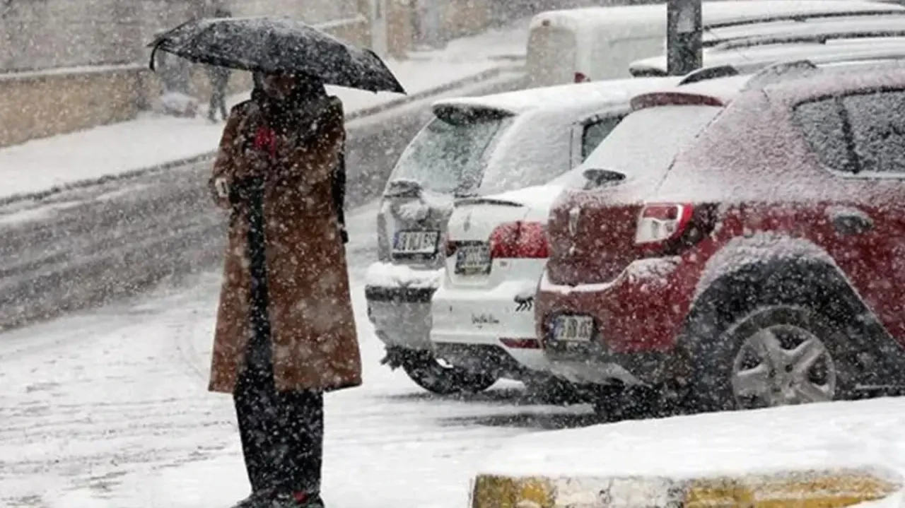 Kar soğukları geri döndü! Meteoroloji'den kuvvetli yağış uyarısı: Sıcaklıklar düşüyor...