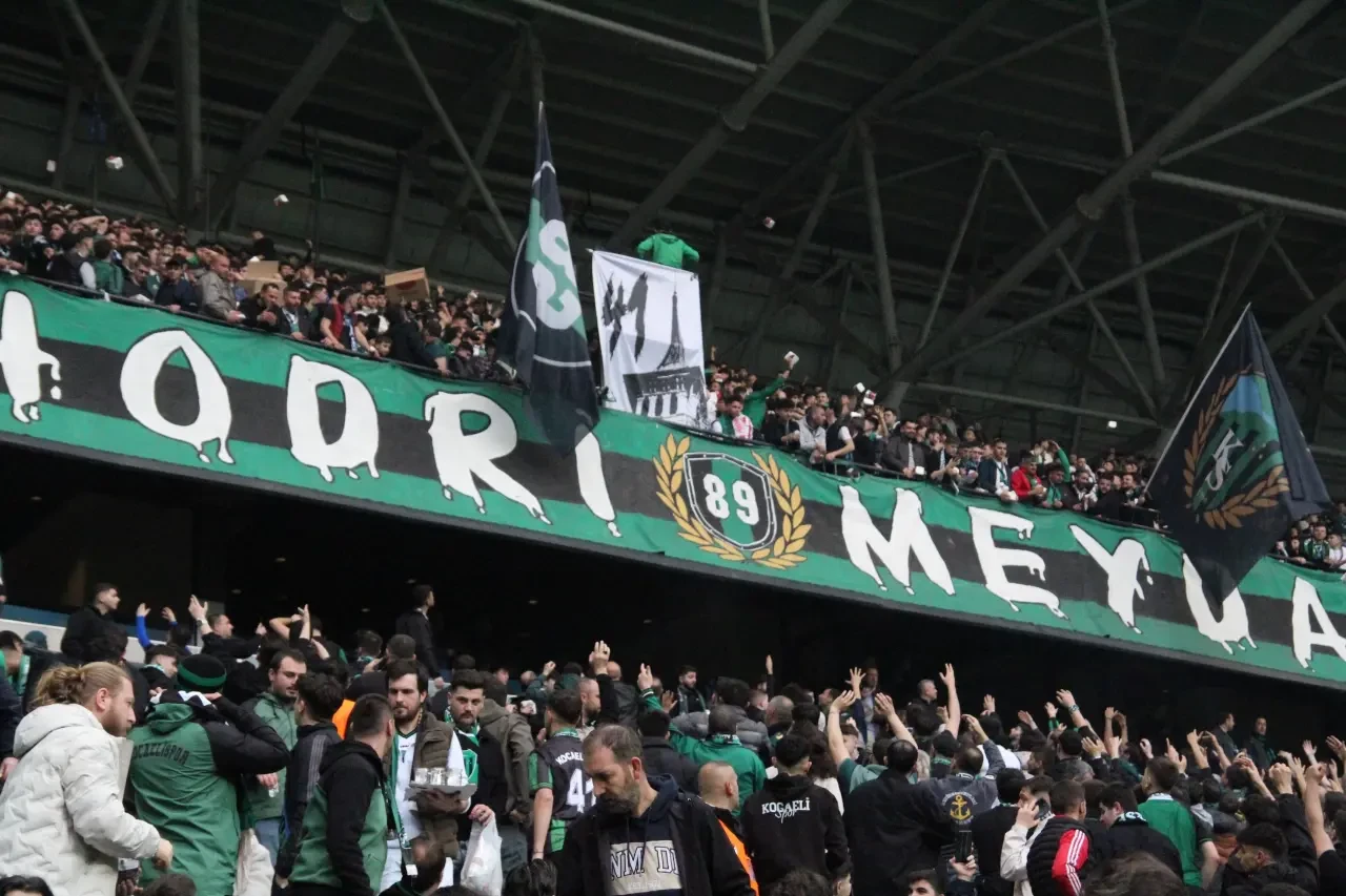 Kocaelispor'da şampiyonluk öncesi tribün krizi