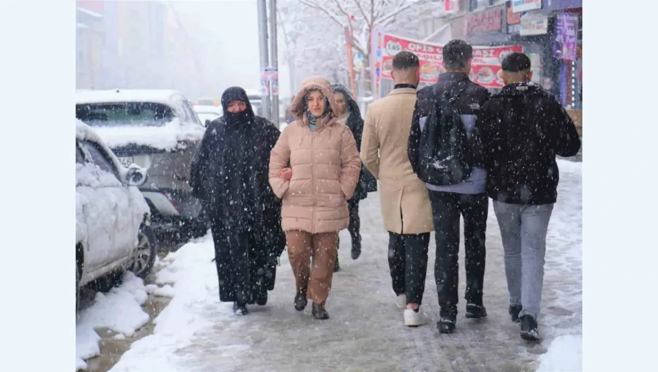 Muş'ta eğitime kar engeli