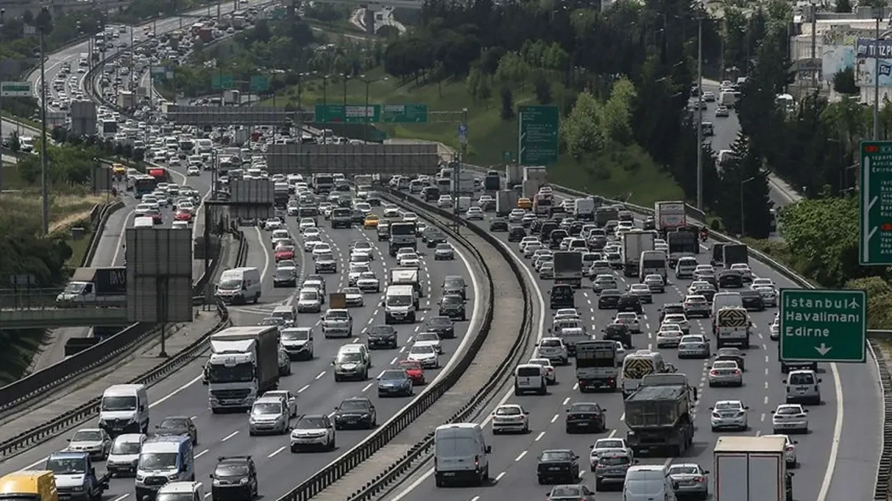 Tatil bitti, İstanbul'da trafik çilesi başladı: Yoğunluk yüzde 75'in üzerinde