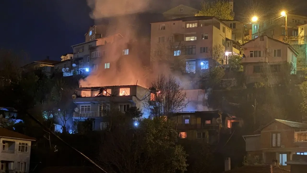 Zonguldak'ta 2 katlı binada çıkan yangında 1 kişi öldü