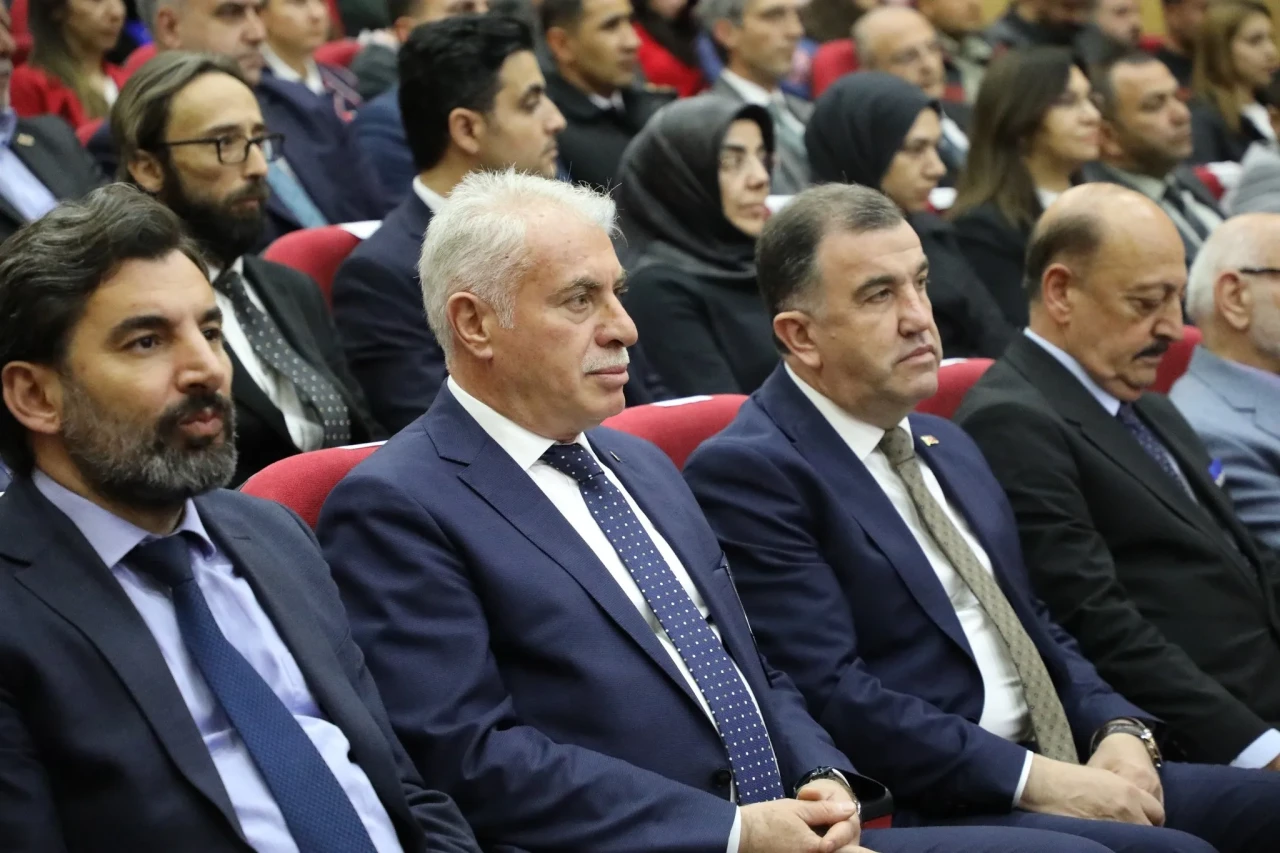 Bayburt’ta “Türk Modernleşmesinin Sorunları” Konferansı Düzenlendi
