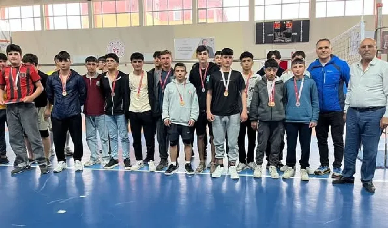 Ahlat’ta 19 Mayıs Coşkusu Güreş Müsabakalarıyla Taçlandı