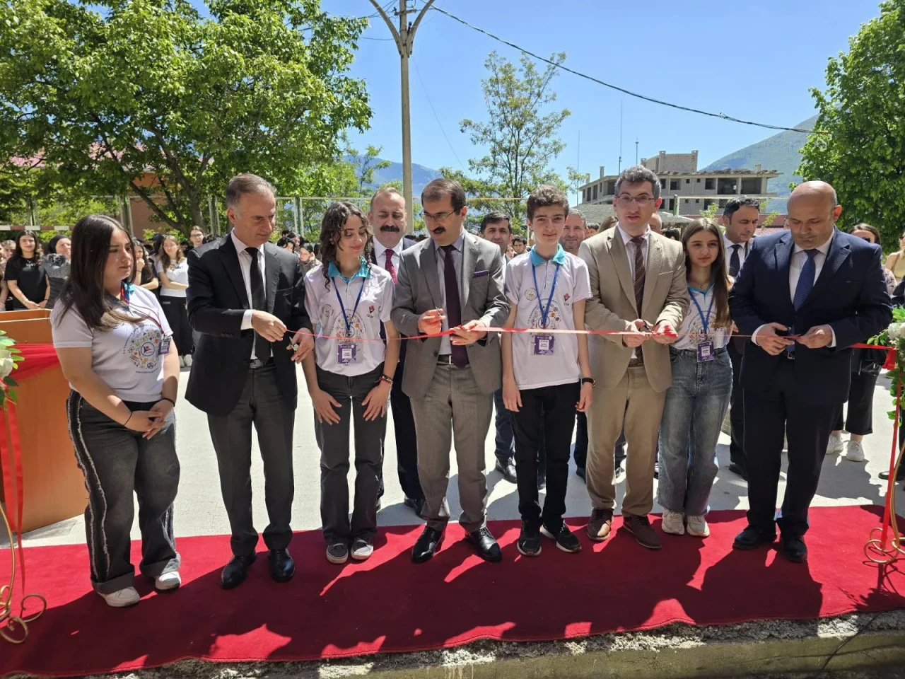15 Temmuz Şehitleri Anadolu Lisesi'nde TÜBİTAK 4006 Bilim Fuarı Açıldı