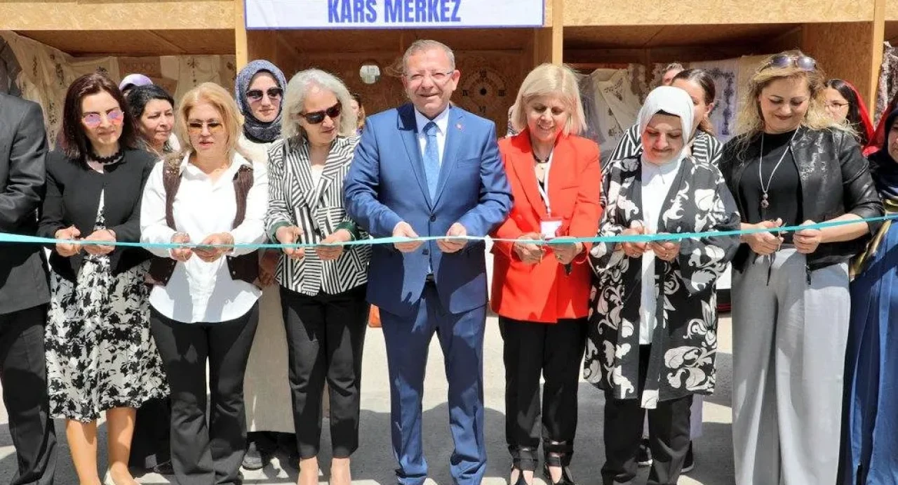 Kars’ta Hayat Boyu Öğrenme Haftası Sergisi Açıldı