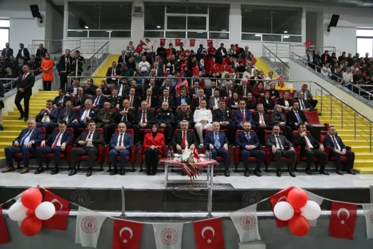 Rize’de 19 Mayıs Coşkusu Yenişehir Spor Salonu’nda Yaşandı