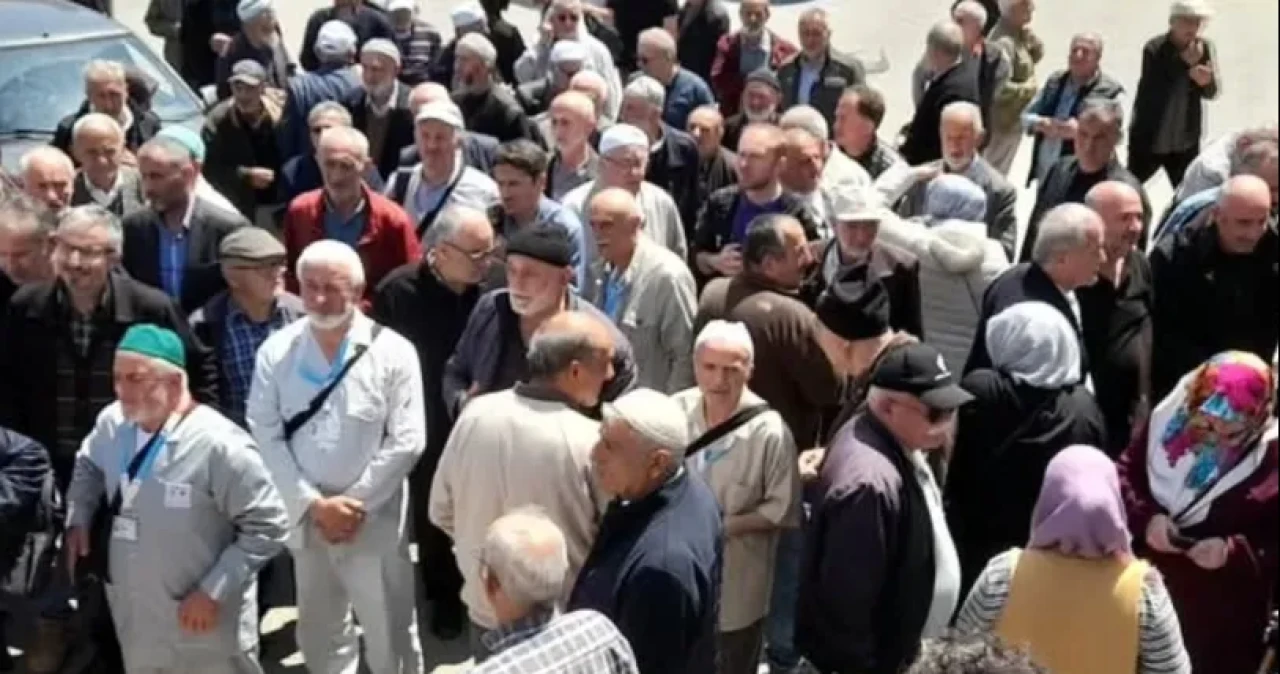 Ardeşenli Hacı Adayları Dualarla Uğurlandı