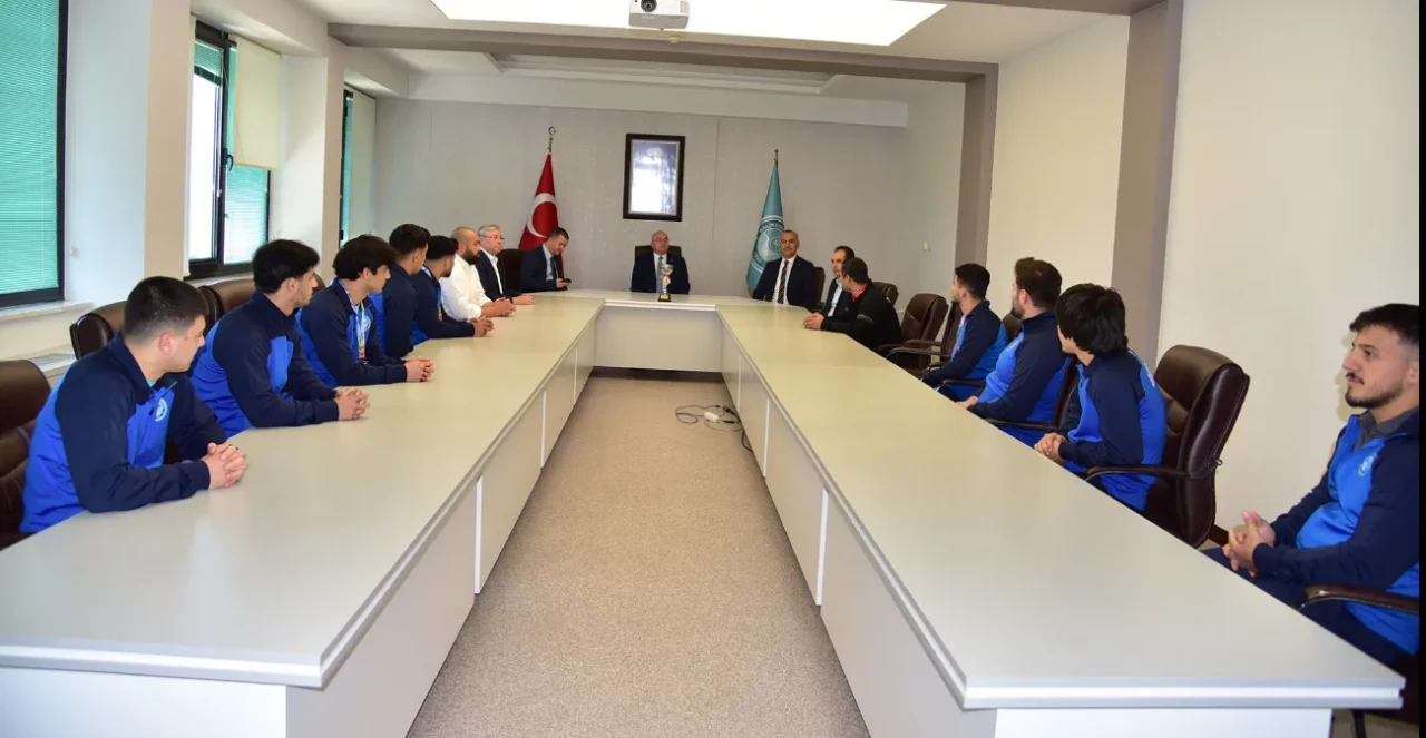 Türkiye İkincisi Güreş Takımından BAÜN Üst Yönetimine Ziyaret