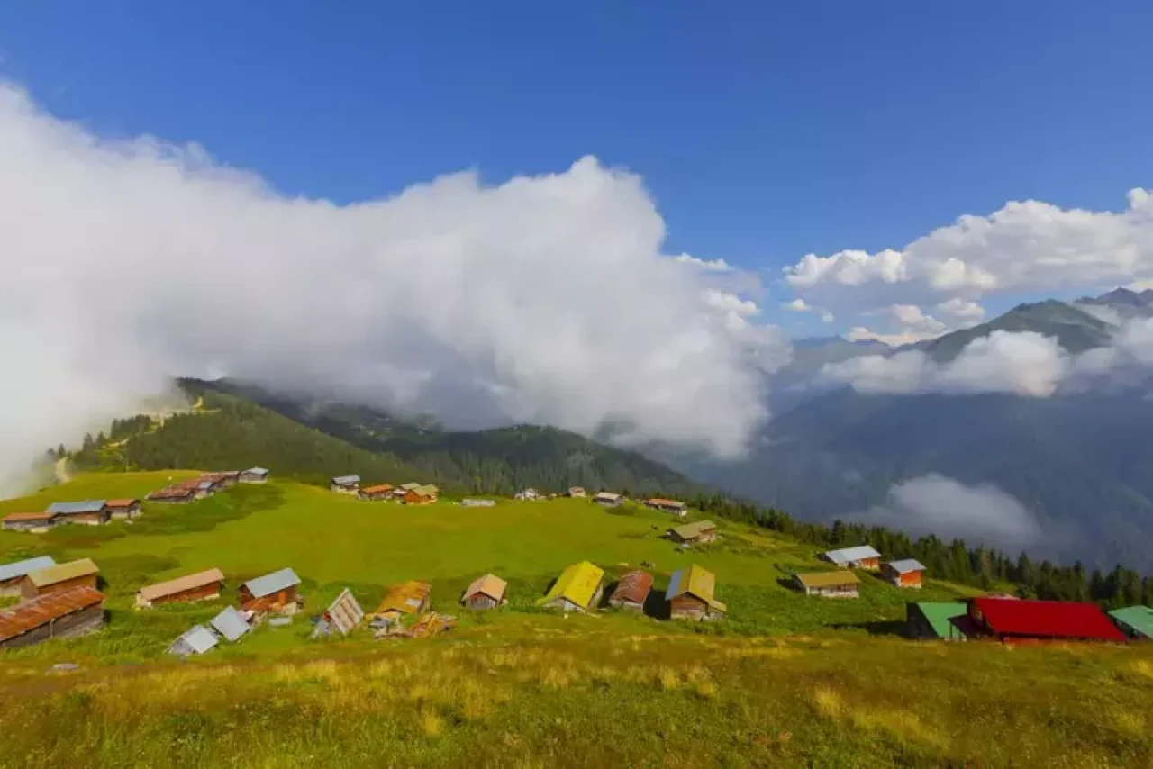 Karadeniz'in Gizli Cennetleri: Trabzon'dan Rize'ye, Gümüşhane'den Bayburt'a Yeni Sezonun Doğa ve Macera Dolu Rotaları!