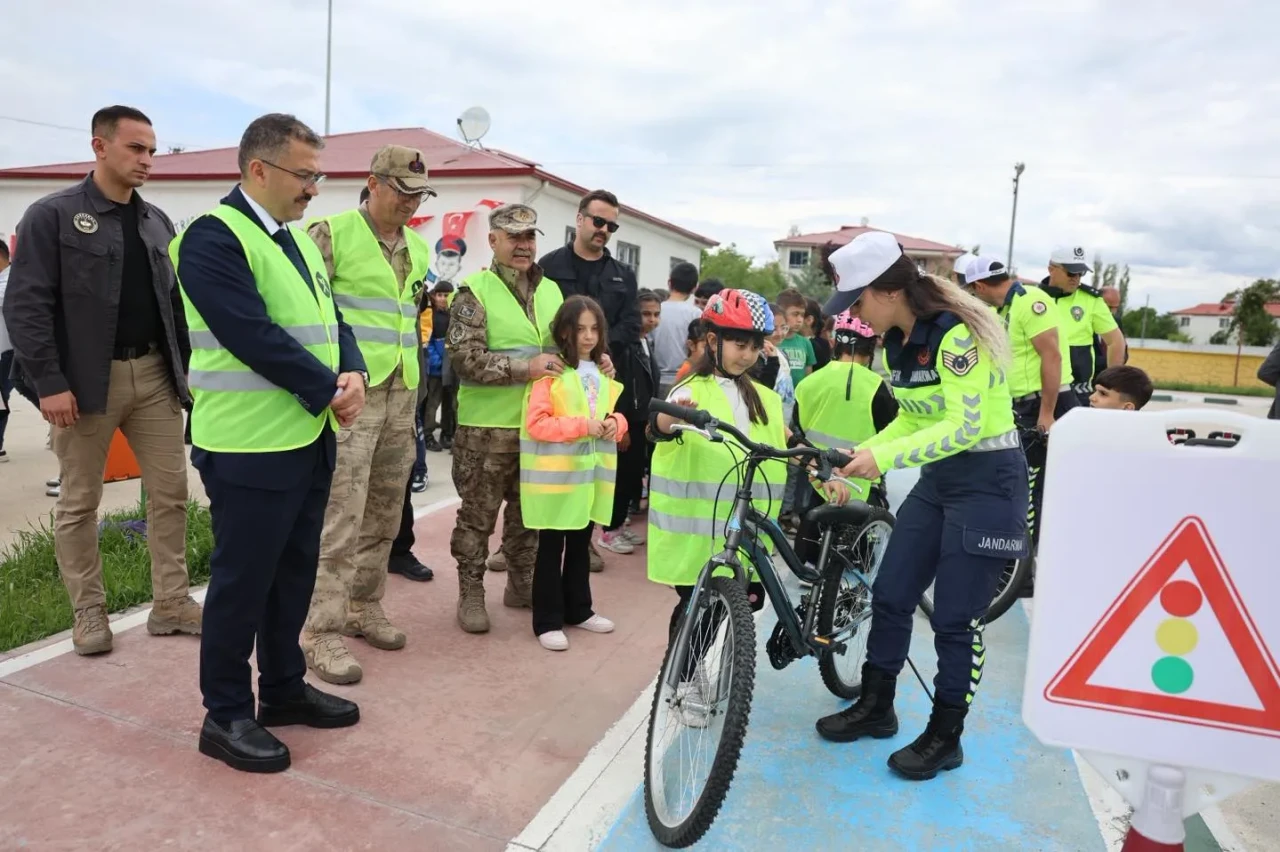 Iğdır’da Trafik Haftası Etkinlikleriyle Bilinçli Nesiller Yetişiyor