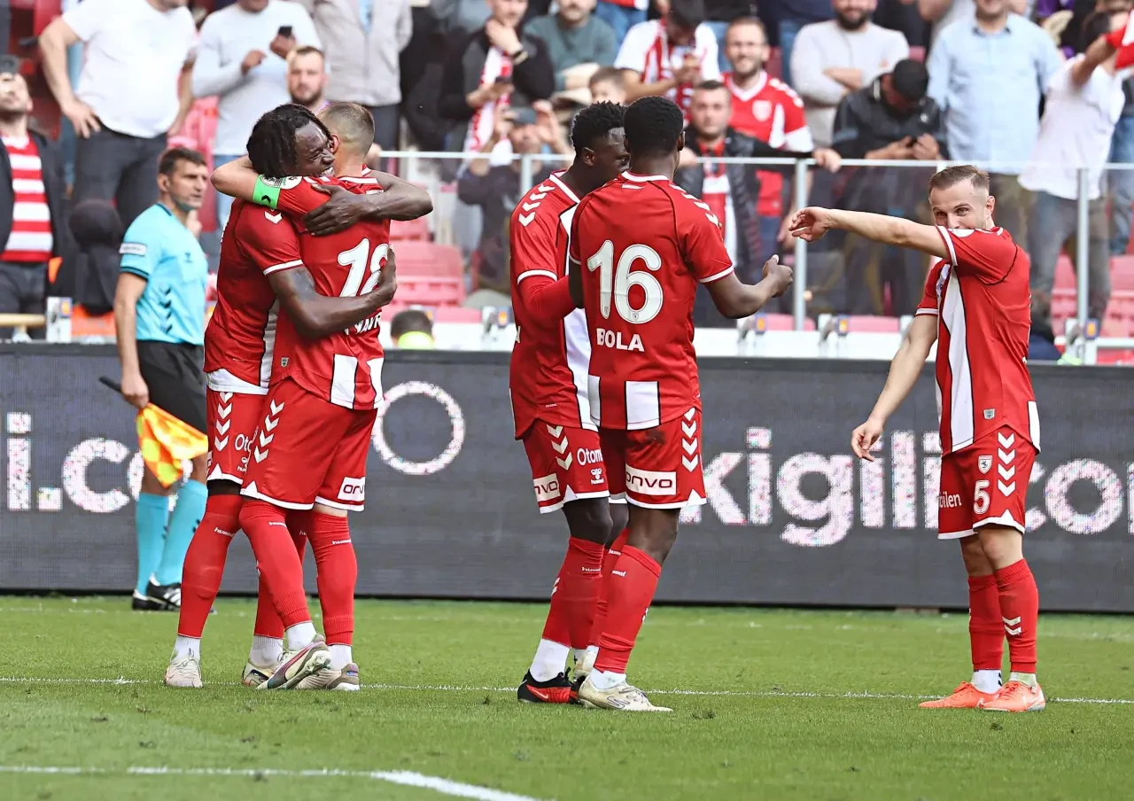 Samsunspor, Eyüpspor'u 3-0 mağlup ederek galibiyetini perçinledi!