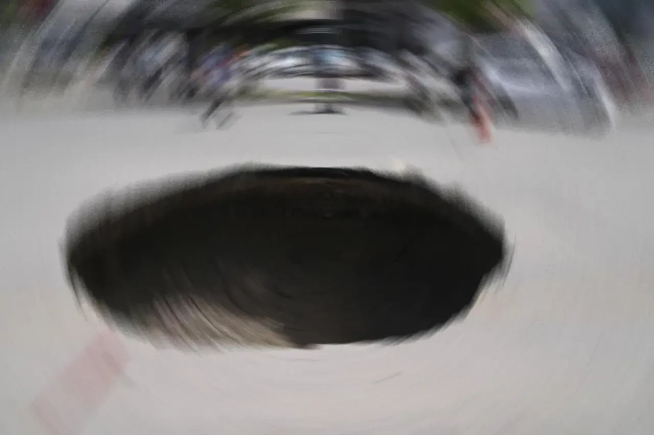 Maslak'ta İnşaat Alanında Yol Çökmesi: Ekipler Olay Yerinde!