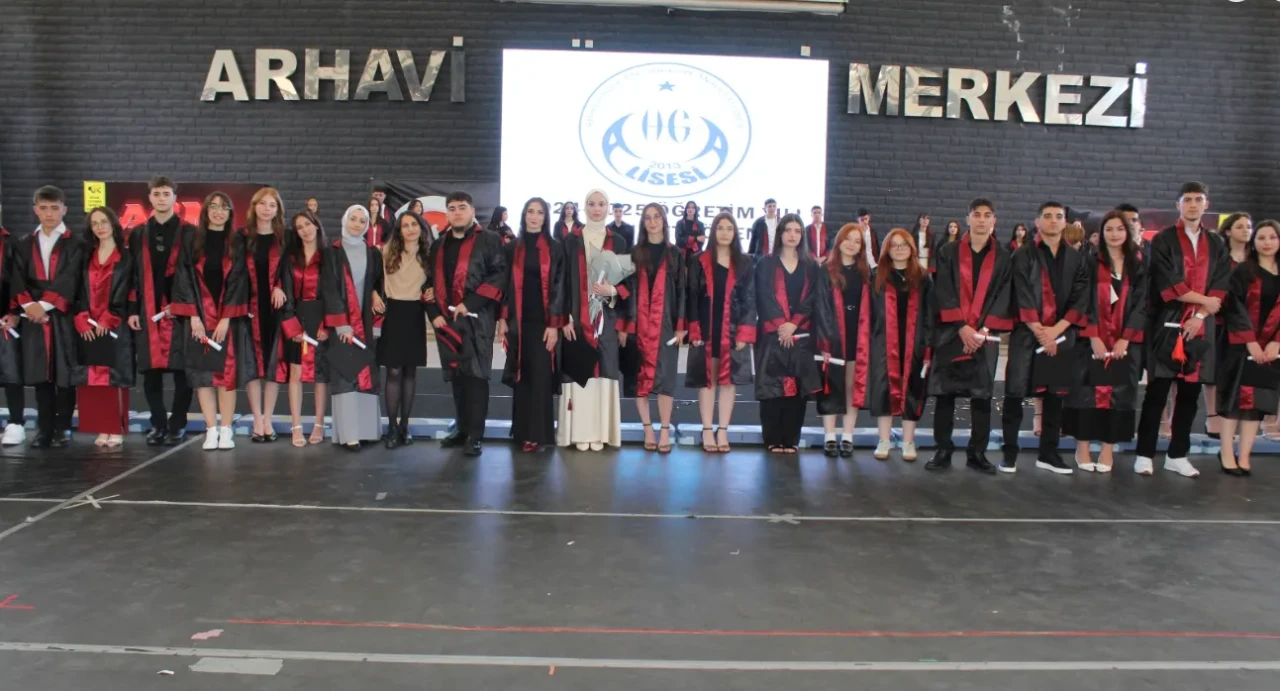 Hüseyin Gürkan Anadolu Lisesi’nde Mezuniyet Coşkusu