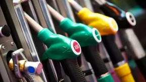 Orta Doğu'daki gerilim akaryakıt fiyatlarını zirveye taşıyabilir; benzine 55, motorine 60 lira riski!