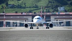 Rize'de Yoğun Sis Hayatı Felç Etti: Uçak Seferleri İptal, Yolcular Mağdur