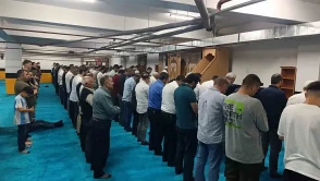Van'daki Hazreti Ömer Camii yıkımına başlandı, geçici mescit ibadet için düzenlendi