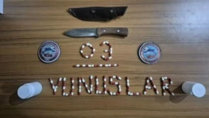 Afyonkarahisar'da polis denetimlerinde silah ve 51 bin makaron ele geçirildi, 21 aranan şahıs yakalandı.