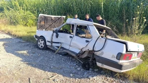 Manavgat'ta Midibüsle Çarpışan Tofaş'ın Sürücüsü Yaralandı, Turistler Beklemek Zorunda Kaldı