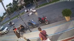Antalya'da Yaya Geçidinde Motosiklet Kazası: 4 Yaralı Turist Hastaneye Sevk Edildi