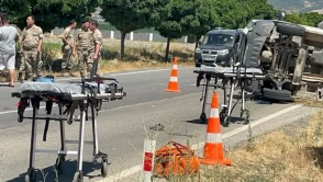 Fransa plakalı minibüs kazası, jandarma ekibine taşlı saldırı: 5 gözaltı!