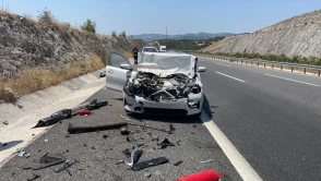 Balıkesir'de Otoyolda Çift Taraflı Kaza: İki Yaralı, Trafik Normale Döndü