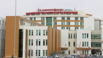 14 Yaşındaki Kız Hastane Tuvaletinde Doğum Yaptı, Bebeğini Çöpe Attı!