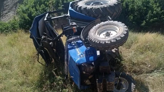 Muş'ta Traktör Devrildi, Sürücü Yaralandı