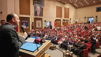Artvin'de "Bu Senin Hikayen" programı, AK Parti'nin eğitim ve motivasyonunu artırmayı hedefliyor