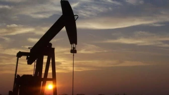 Trump'ın anlaşmasıyla petrol fiyatları yükseldi, Brent 67,04 dolara çıktı